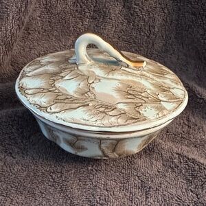 Hand painted Delft Holland Candy Dish with cover